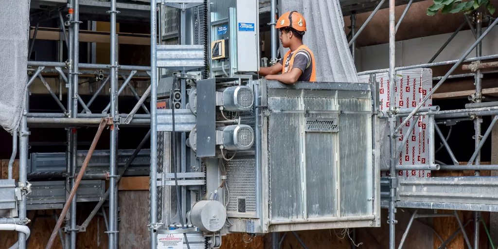Piattaforma di trasporto PT300 â€“ La compatta pensata per i cantieri nei centri storici