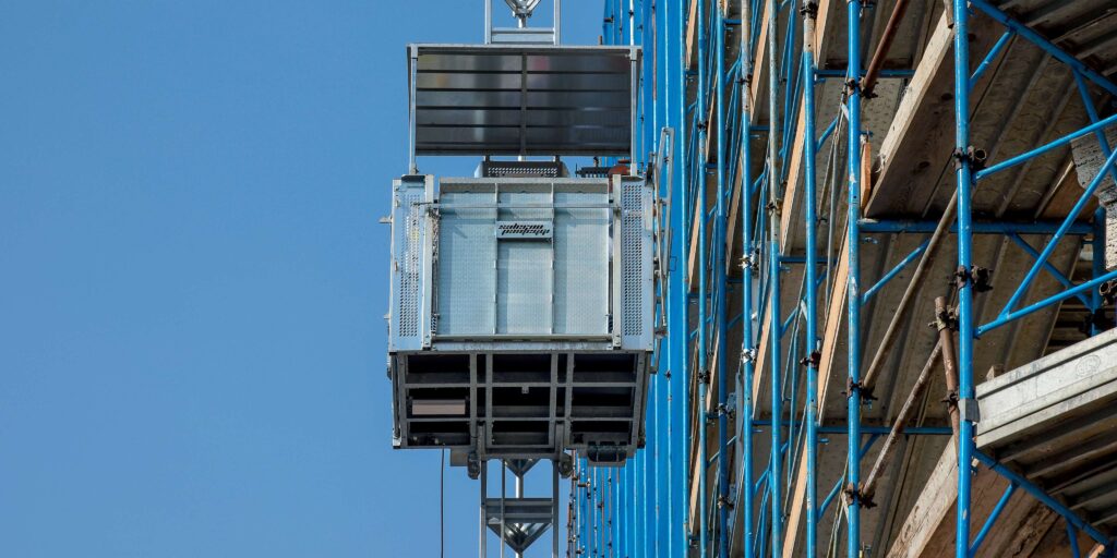 Piattaforma di trasporto PT900 â€“ Il jolly multifunzione per persone e materiali